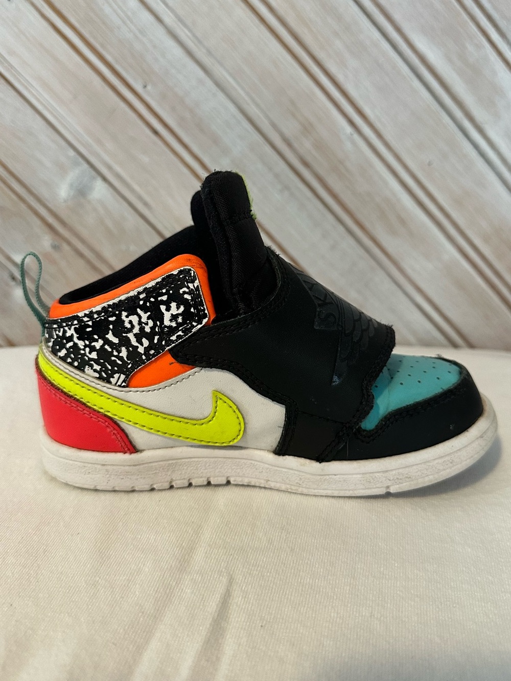 Sky Air Jordan Kids High-Top Colorful Velcro Sneakers Bright Neon Retro Shoes